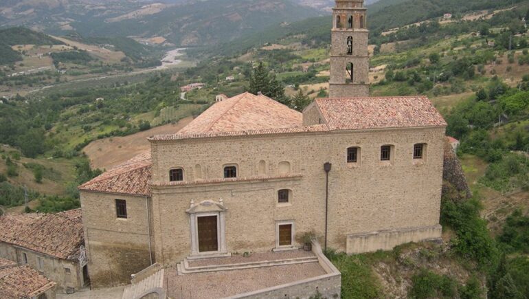 La Chiesa Matrice Santa Maria Assunta ed il Castello Medievale